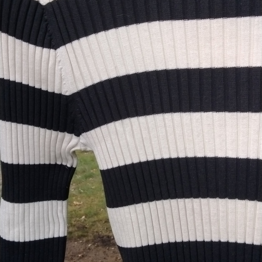 WHITE HOUSE BLACK MARKET 75% silk turtle neck size medium - Picture 3 of 8